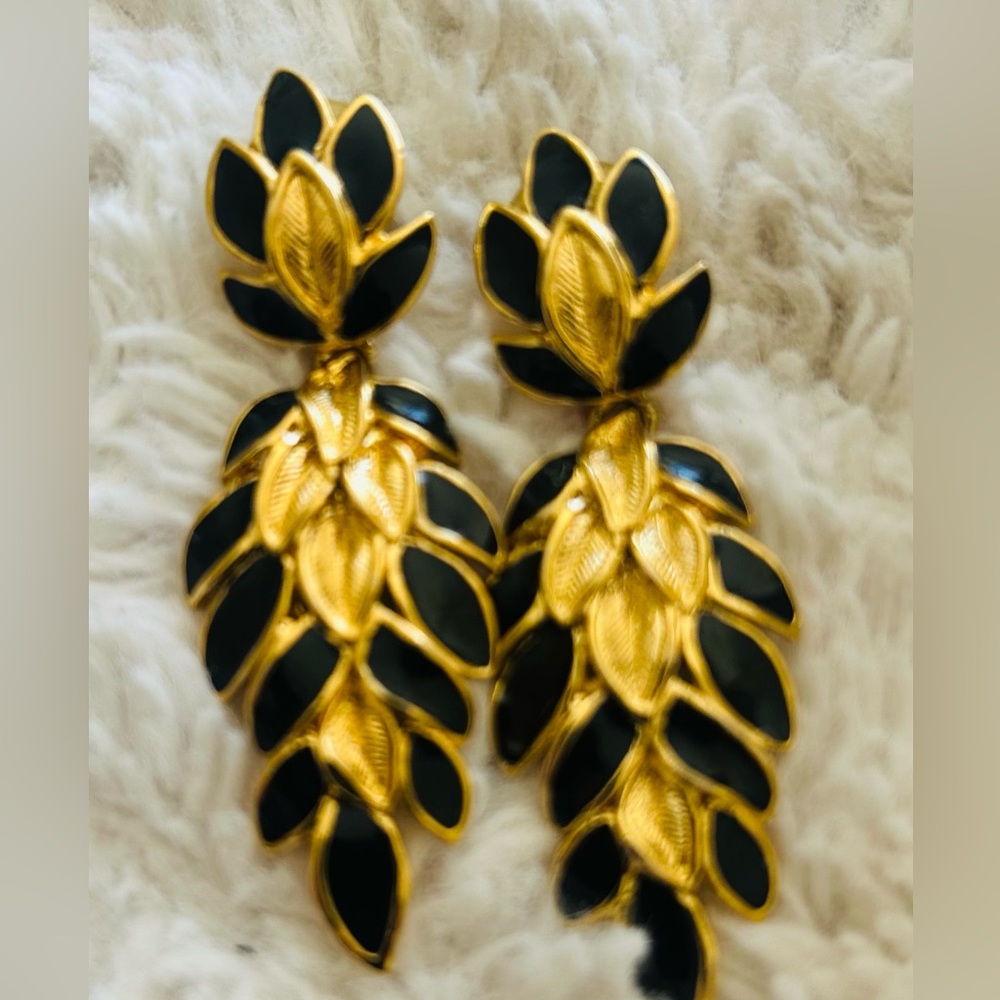 Trifari Elegant Gold and Black Leaf Earrings - Picture 3 of 3